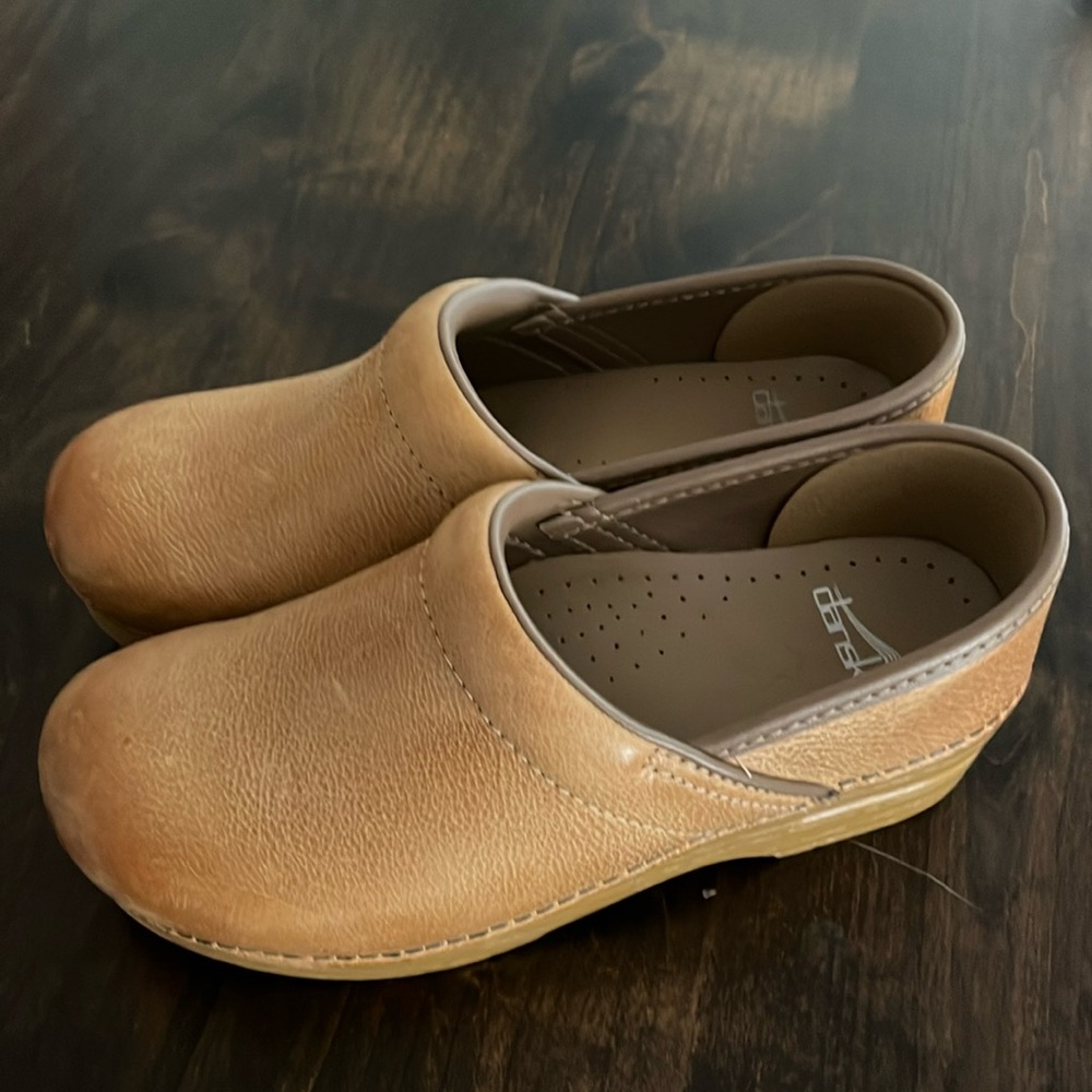 LIKE NEW Dansko Professional Clog - Honey Distressed - Size 37/6.5-7 US